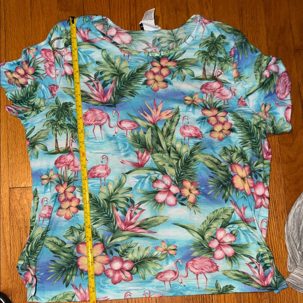 Beautiful and Vibrant Bonworth Flamingo and Floral Blouse Medium Petite - Picture 2 of 6